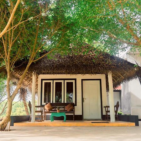 Harmony Beach Resort Tangalle Exteriör bild